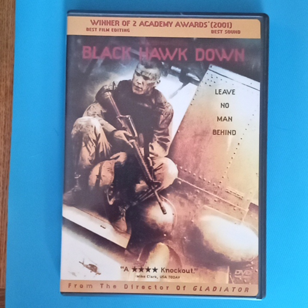DVD Black Hawk Down winner of 2 academy awards rated r